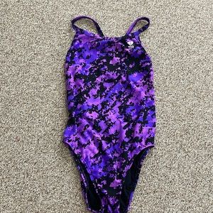 beautiful TYR swimsuit size 34.   wore 1 time only.